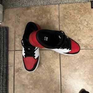 Jordan NU retro 1’s red and white